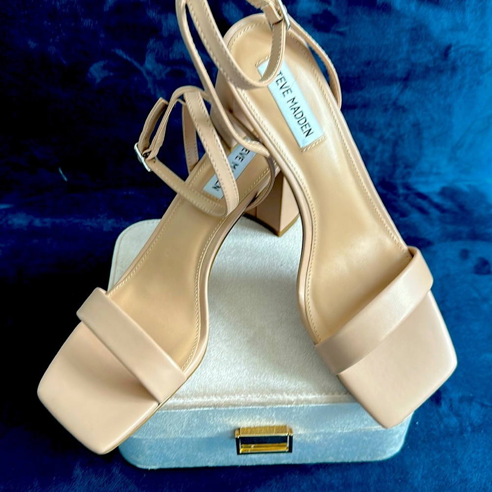 🆕 Steve Madden Luxe Heeled Sandal  SZ 9